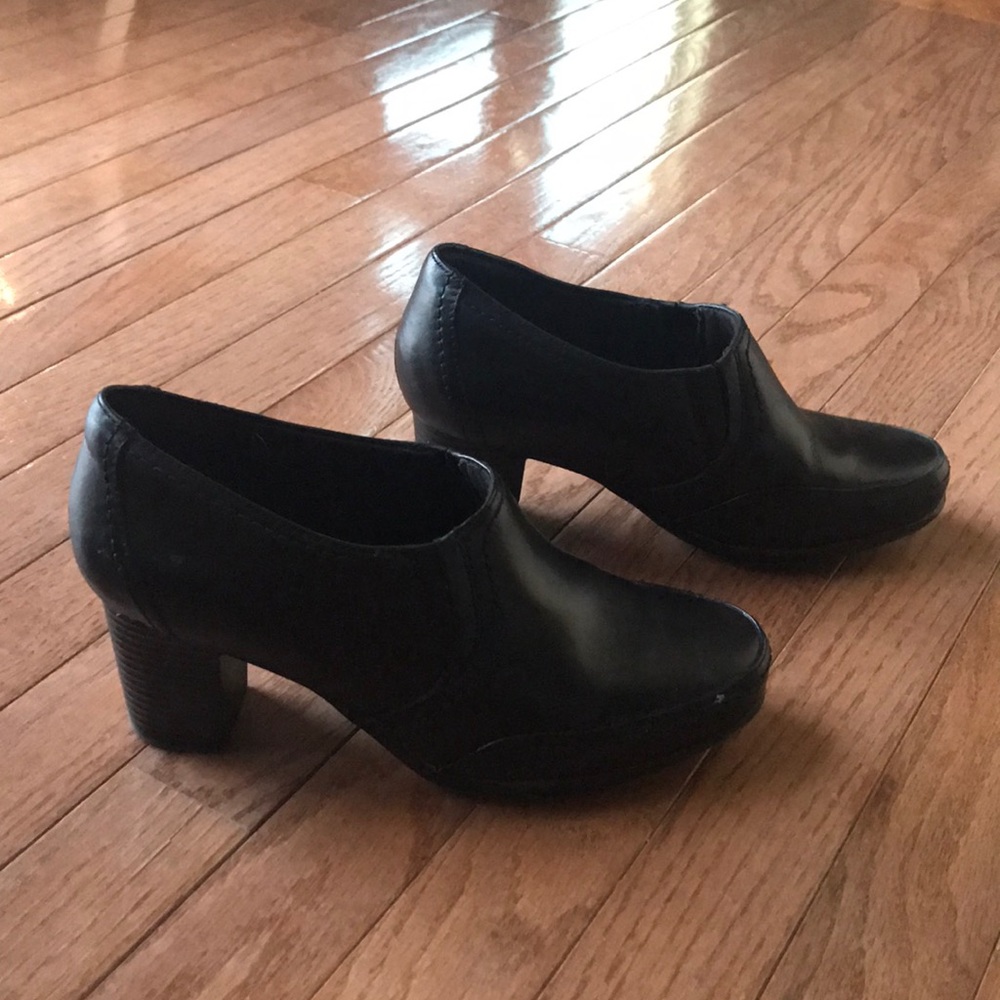 Heeled loafers
